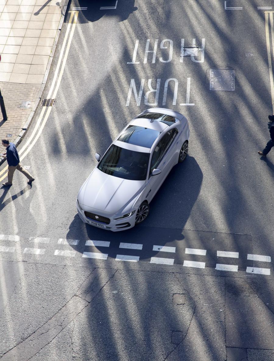  Jaguar XE D180 HSE 2019 года  (WW) (фото 18 из 28)